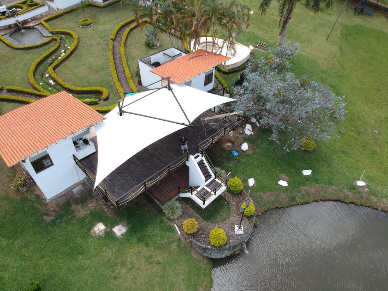 Hotel Maca Lago Calima Exteriör bild
