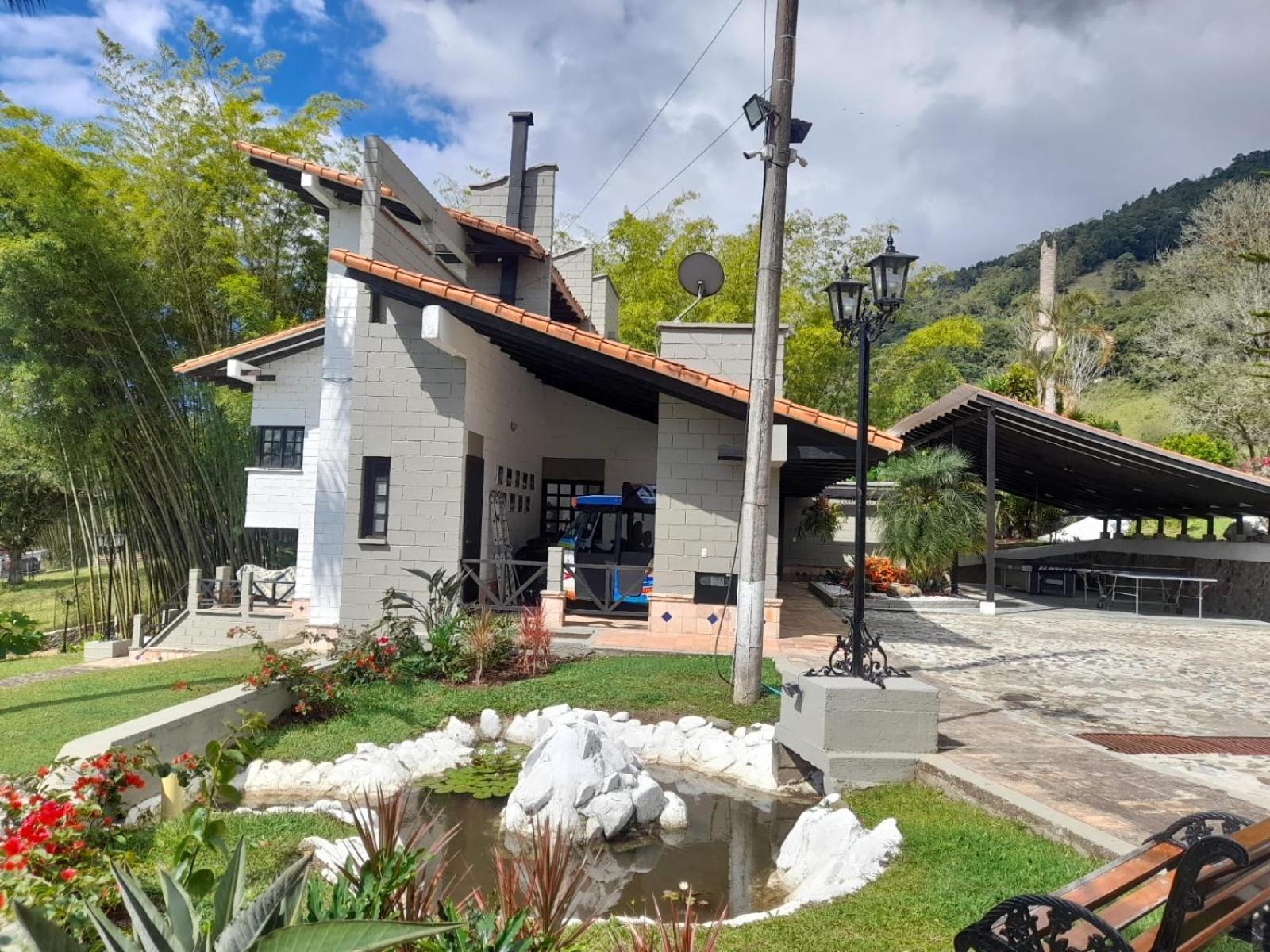Hotel Maca Lago Calima Exteriör bild
